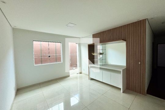 sala 2 de casa à venda com 4 quartos, 200m² em Bandeirantes, Contagem