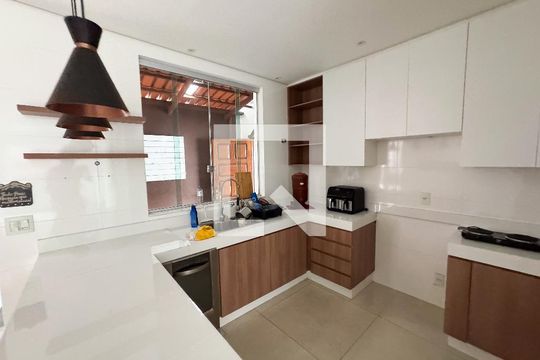Cozinha de casa à venda com 4 quartos, 200m² em Bandeirantes, Contagem