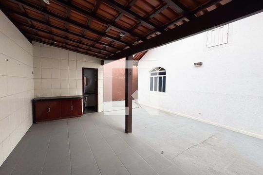 Área comum de casa à venda com 4 quartos, 200m² em Bandeirantes, Contagem