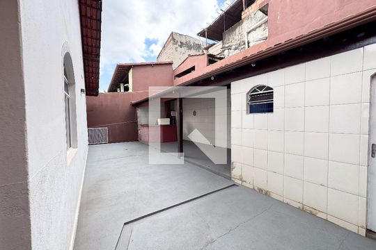 Área comum de casa à venda com 4 quartos, 200m² em Bandeirantes, Contagem