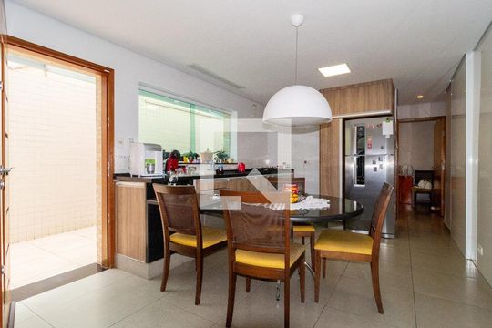 Cozinha de casa à venda com 4 quartos, 140m² em Vila Diva (zona Leste), São Paulo