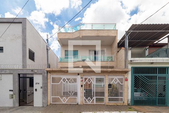 Fachada de casa à venda com 4 quartos, 140m² em Vila Diva (zona Leste), São Paulo