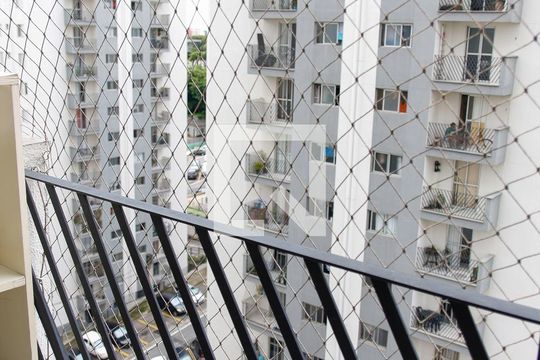 Sacada de apartamento para alugar com 3 quartos, 67m² em Veloso, Osasco