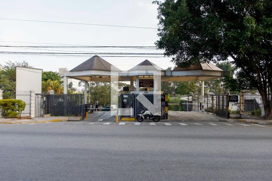 Fachada de apartamento para alugar com 3 quartos, 67m² em Veloso, Osasco