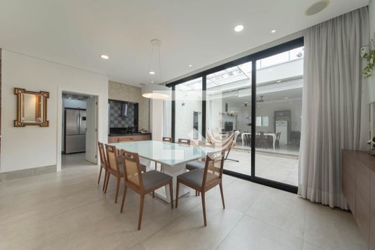 Sala de casa à venda com 3 quartos, 290m² em Vila Cordeiro, São Paulo
