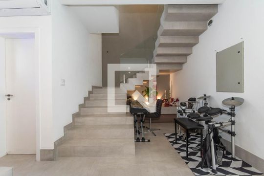 Sala de casa à venda com 3 quartos, 290m² em Vila Cordeiro, São Paulo