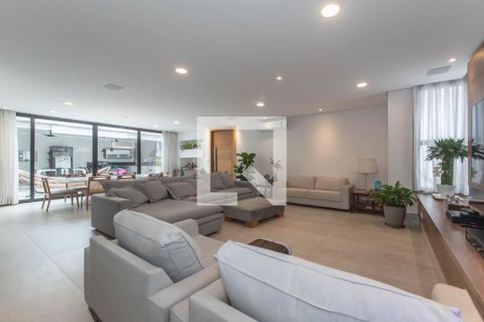 Sala de casa à venda com 3 quartos, 290m² em Vila Cordeiro, São Paulo