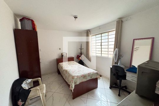 Quarto 1 de casa à venda com 3 quartos, 360m² em Santa Cruz Industrial, Contagem