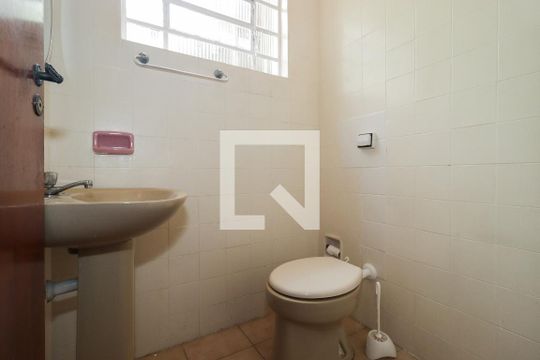 Lavabo de casa para alugar com 4 quartos, 283m² em Campo Limpo, São Paulo