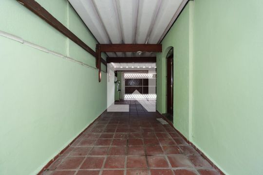 Garagem de casa à venda com 4 quartos, 283m² em Campo Limpo, São Paulo