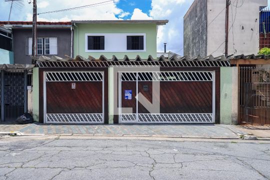 Fachada de casa à venda com 4 quartos, 283m² em Campo Limpo, São Paulo