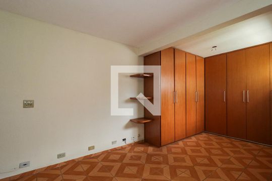 Suíte de casa para alugar com 4 quartos, 283m² em Campo Limpo, São Paulo