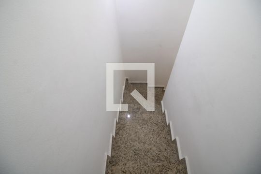 Escada de casa para alugar com 2 quartos, 180m² em Cidade Líder, São Paulo