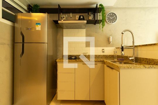 Detalhe de cozinha de apartamento para alugar com 1 quarto, 58m² em Lagoa, Rio de Janeiro