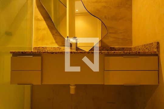 Banheiro social  de apartamento para alugar com 1 quarto, 58m² em Lagoa, Rio de Janeiro