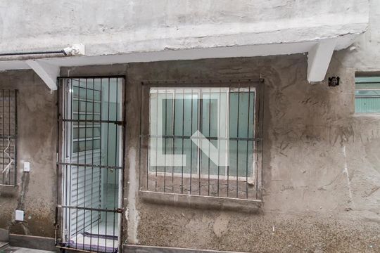 Entrada de casa para alugar com 1 quarto, 42m² em Jardim Boa Vista, Carapicuíba