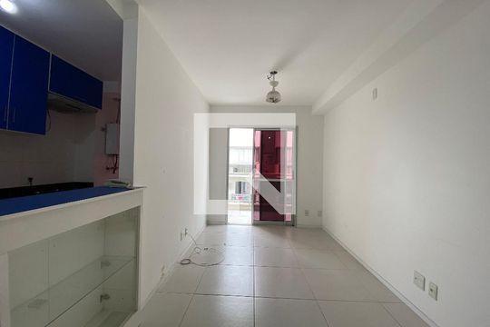 Sala de apartamento para alugar com 2 quartos, 62m² em Todos Os Santos, Rio de Janeiro