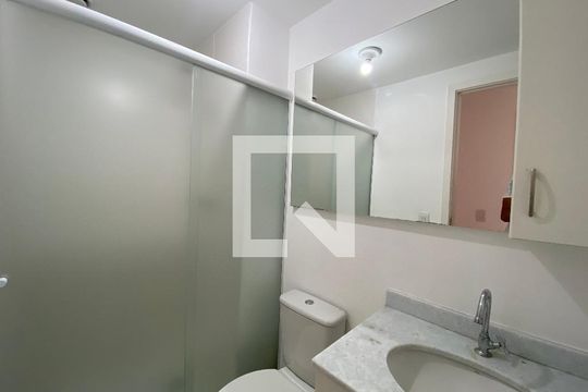 Banheiro Social de apartamento para alugar com 2 quartos, 62m² em Todos Os Santos, Rio de Janeiro