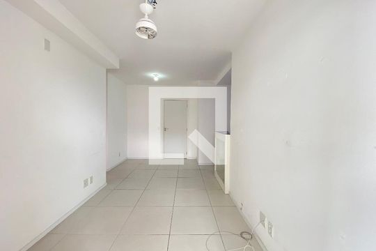 Sala de apartamento para alugar com 2 quartos, 62m² em Todos Os Santos, Rio de Janeiro