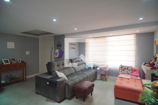 Sala de casa de condomínio à venda com 3 quartos, 125m² em Rondônia, Novo Hamburgo