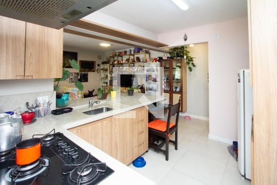 Cozinha de apartamento à venda com 2 quartos, 86m² em Vila Olímpia, São Paulo
