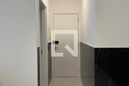 Entrada de apartamento à venda com 2 quartos, 76m² em Empresarial 18 do Forte, Barueri