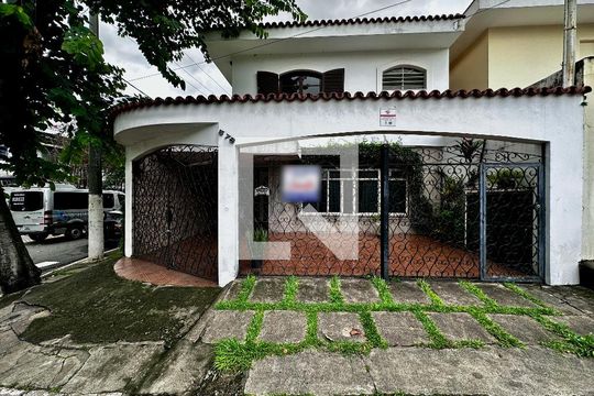 Fachada  de casa para alugar com 3 quartos, 187m² em Brooklin, São Paulo