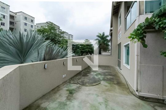 Varanda de casa à venda com 3 quartos, 200m² em Cabral, Contagem