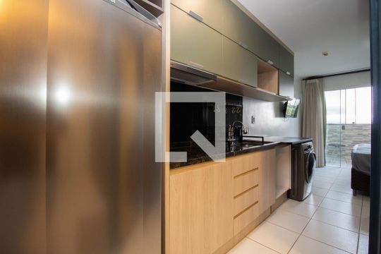 Cozinha e Área de Serviço de apartamento para alugar com 1 quarto, 30m² em Quadras Econômicas Lúcio Costa (guará), Brasília