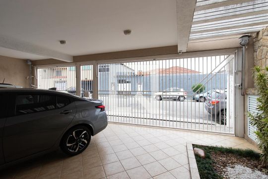 Garagem de casa à venda com 3 quartos, 320m² em Jardim Guanca, São Paulo