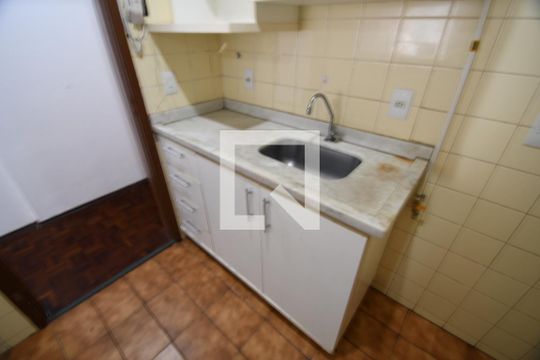 Cozinha de apartamento à venda com 1 quarto, 54m² em Centro, Campinas