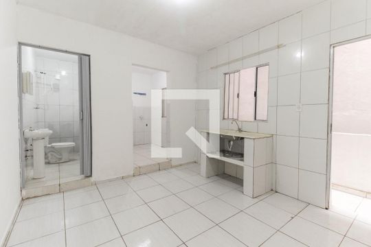 Cozinha de casa para alugar com 1 quarto, 45m² em Jardim Elizabeth, São Paulo