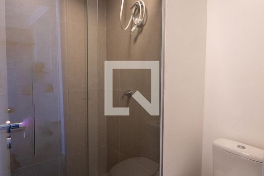 Banheiro de apartamento para alugar com 1 quarto, 31m² em Butantã, São Paulo
