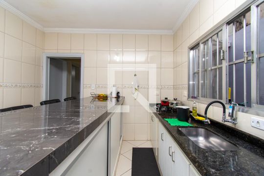 Cozinha de casa à venda com 3 quartos, 225m² em Gopouva, Guarulhos
