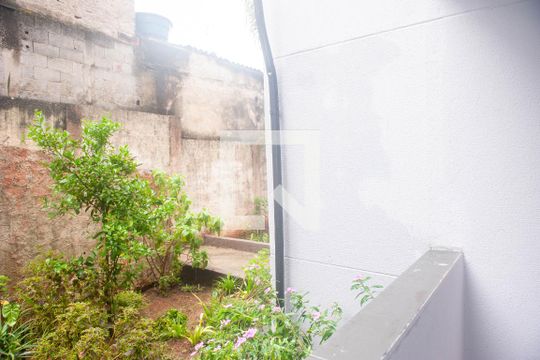 Vista da sala de apartamento para alugar com 2 quartos, 68m² em Vila Virginia, Itaquaquecetuba