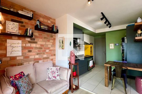 Sala de kitnet/studio para alugar com 1 quarto, 34m² em Vila Madalena, São Paulo
