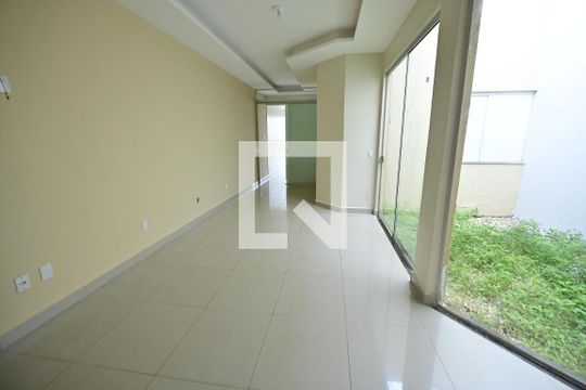 Sala de casa para alugar com 3 quartos, 120m² em Jardim Atlantico, Goiânia
