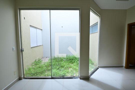 Vista Sala de casa para alugar com 3 quartos, 120m² em Jardim Atlantico, Goiânia