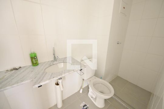 Banheiro de apartamento para alugar com 2 quartos, 43m² em Jardim Atlantico, Goiânia