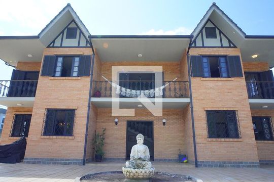 Fachada de casa de condomínio para alugar com 3 quartos, 1000m² em Lagoa da Conceição, Florianópolis