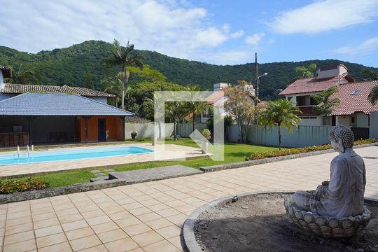 Patio de casa de condomínio para alugar com 3 quartos, 1000m² em Lagoa da Conceição, Florianópolis