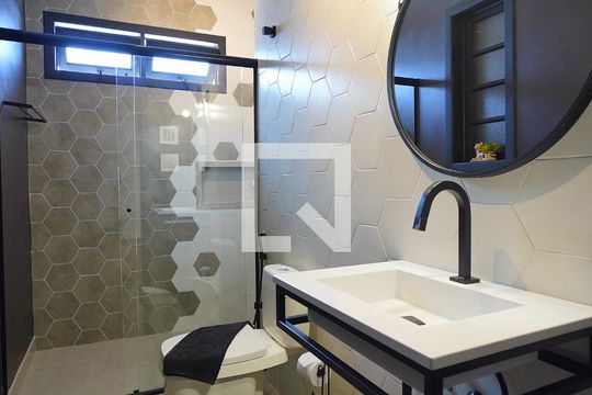 Banheiro Suíte 3 de casa de condomínio para alugar com 3 quartos, 1000m² em Lagoa da Conceição, Florianópolis