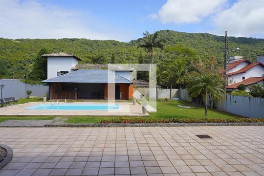 Vista Pátio de casa de condomínio para alugar com 3 quartos, 1000m² em Lagoa da Conceição, Florianópolis