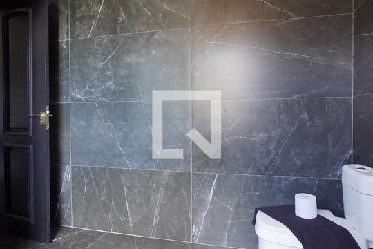 Banheiro da Suíte de casa de condomínio para alugar com 3 quartos, 1000m² em Lagoa da Conceição, Florianópolis