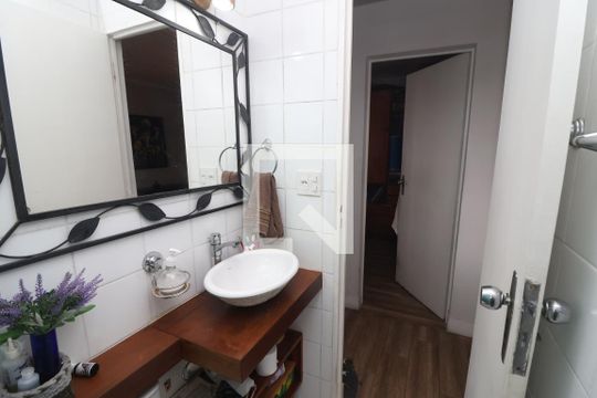 Banheiro de apartamento à venda com 2 quartos, 65m² em Jardim Textil, São Paulo