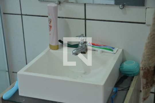 Banheiro Social de casa à venda com 3 quartos, 100m² em Utinga, Santo André