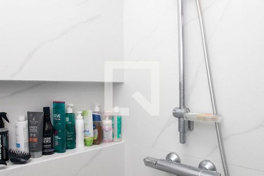Banheiro de apartamento à venda com 1 quarto, 69m² em Petrópolis, Porto Alegre