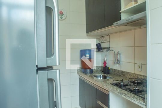 Cozinha de apartamento para alugar com 2 quartos, 45m² em Jardim Eucaliptos, Sorocaba