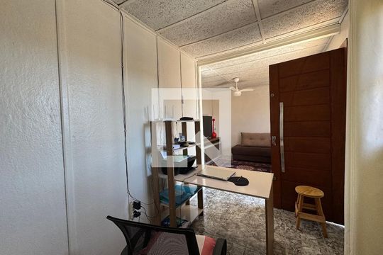 Quarto  de casa à venda com 2 quartos, 80m² em Santos Dumont, São Leopoldo