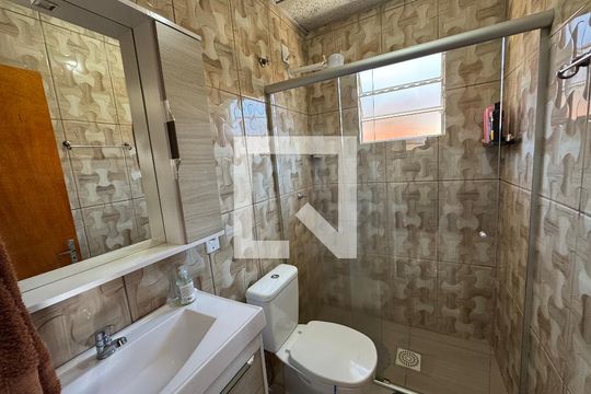 Banheiro de casa à venda com 2 quartos, 80m² em Santos Dumont, São Leopoldo